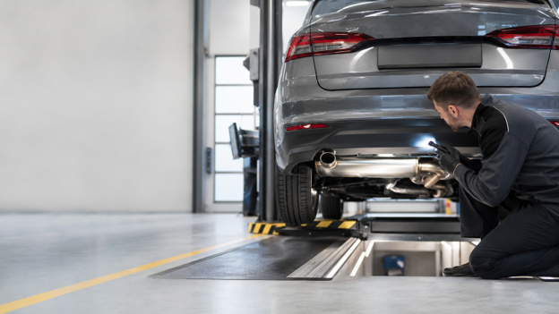 Mofle del carro: qué es, para qué sirve y cómo afecta tu revisión técnico-mecánica
